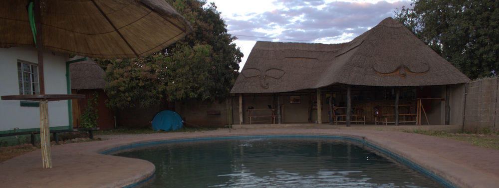 Zinga Backpackers Hotel Livingstone Exterior photo