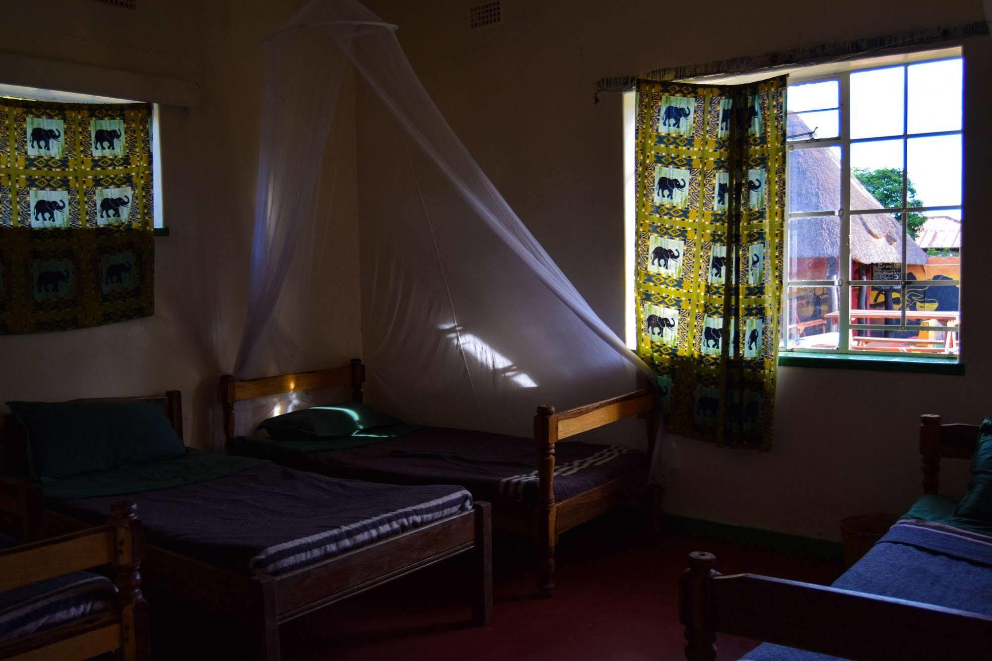 Zinga Backpackers Hotel Livingstone Exterior photo
